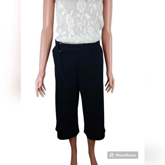 Full Circle Trends, below the knee pants - Picture 4 of 8